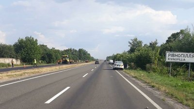 Загинув на місці: біля Рівнопілля водій в’їхав в дерево