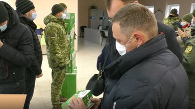25 тисяч масок на адмінмежу із Кримом: на Херсонщині реалізують благодійний проєкт 25 тисяч масок на адмінмежу із Кримом: на Херсонщині реалізують благодійний проєкт