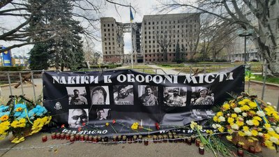 Річниця розгону антимайдану. Миколаївці зібралися на Соборній площі Річниця розгону антимайдану. Миколаївці зібралися на Соборній площі