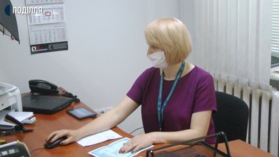 При собі потрібно мати оригінали документів: свідоцтво про народження, довідку про місце реєстрації та паспорт батьків. Фото: Суспільне При собі потрібно мати оригінали документів: свідоцтво про народження, довідку про місце реєстрації та паспорт батьків. Фото: Суспільне