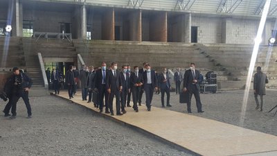 Зеленський прибув на Рівненщину: куди їде президент та як зустрічають Зеленський прибув на Рівненщину: куди їде президент та як зустрічають