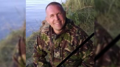 Чернігівщина попрощалася з двома земляками — солдатами Олександром Комаром та Володимиром Сусленниковим Чернігівщина попрощалася з двома земляками — солдатами Олександром Комаром та Володимиром Сусленниковим