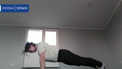 Черкасці займаються спортом вдома за допомогою відеоуроків