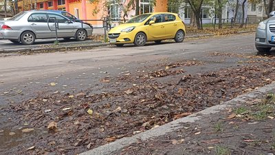 Затоплені вулиці у Житомирі після зливи: комунальники пояснили причину Затоплені вулиці у Житомирі після зливи: комунальники пояснили причину