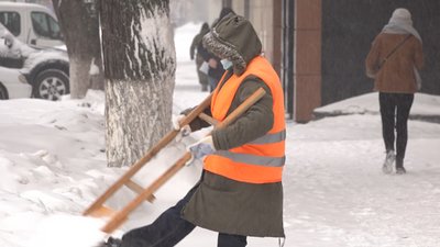 Вирує негода: як прибирають шляхи на Черкащині Вирує негода: як прибирають шляхи на Черкащині
