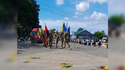 На Чернігівщині поховали Леоніда Янголя та Василя Шевеленка, які загинули на Запоріжжі На Чернігівщині поховали Леоніда Янголя та Василя Шевеленка, які загинули на Запоріжжі