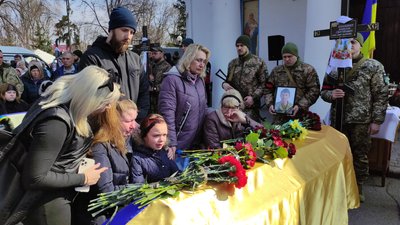 У Полтаві прощаються із п’ятьма бійцями, які полягли на війні У Полтаві прощаються із п’ятьма бійцями, які полягли на війні