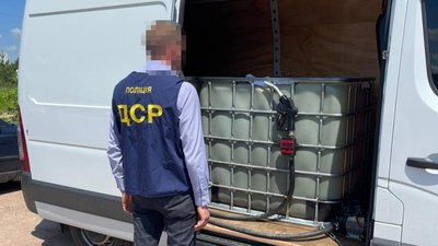 На Житомирщині поліція викрила угрупування, яке продавало неякісне пальне