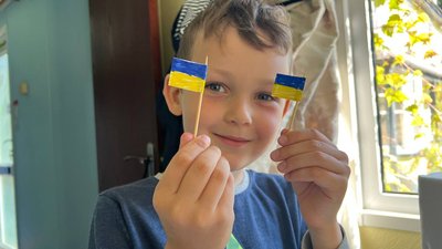 Торти з назвами українських міст: як харків'янка, яка евакуювалася до Британії, хоче допомагати рідному місту Торти з назвами українських міст: як харків'янка, яка евакуювалася до Британії, хоче допомагати рідному місту