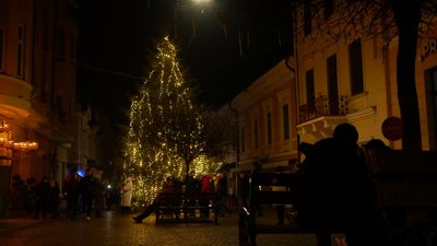 Як Чернівці прикрасили до Нового року