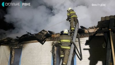 У пожежі на Рівненщині ледь не загинули матір з сином У пожежі на Рівненщині ледь не загинули матір з сином