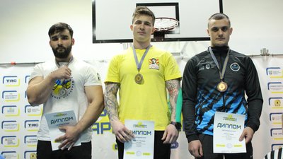 Дніпряни вибороли "золото" на національних змаганнях з армреслінгу