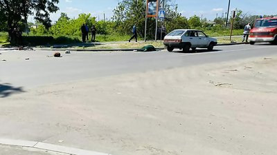 У селищі на Кіровоградщині машина збила велосипедистку. Жінка померла У селищі на Кіровоградщині машина збила велосипедистку. Жінка померла