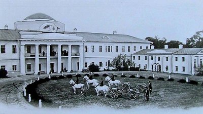 Парадний фасад палацу в Качанівці. 1880-ті рр. Парадний фасад палацу в Качанівці. 1880-ті рр.