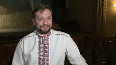 Марк Дробот — актор, який зіграє Володимира Івасюка у виставі "Червона рута" Марк Дробот — актор, який зіграє Володимира Івасюка у виставі "Червона рута"