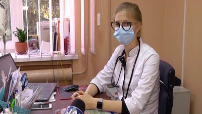 Медпрацівникам на Сумщині почали робити щеплення від грипу Медпрацівникам на Сумщині почали робити щеплення від грипу