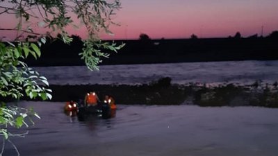 Сильна течія. Прикарпатські надзвичайники врятували з води 12 людей Сильна течія. Прикарпатські надзвичайники врятували з води 12 людей