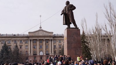 Соборна площа Миколаєва: місце для зібрання містян, чи місце поклоніння комусь Соборна площа Миколаєва: місце для зібрання містян, чи місце поклоніння комусь