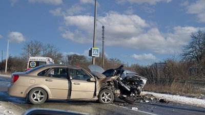 Смертельна ДТП біля Козельця: водій загинув, пасажирку госпіталізували Смертельна ДТП біля Козельця: водій загинув, пасажирку госпіталізували