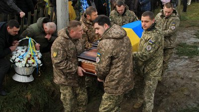 На Закарпатті попрощалися із полеглим захисником Василем Кочерганом На Закарпатті попрощалися із полеглим захисником Василем Кочерганом