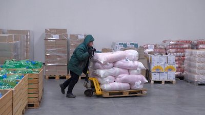 "Цукор, макарони, питна вода, овочі та фрукти...": у Вінниці діє ще один пункт прийому гумдопомоги