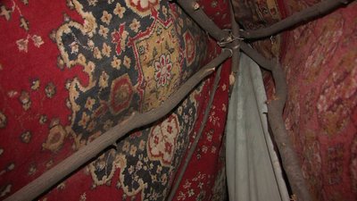 У Запоріжжі переселенець три місяці жив у саморобному наметі У Запоріжжі переселенець три місяці жив у саморобному наметі