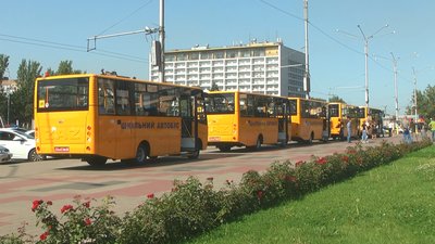 Громади Запорізької області отримали шкільні автобуси