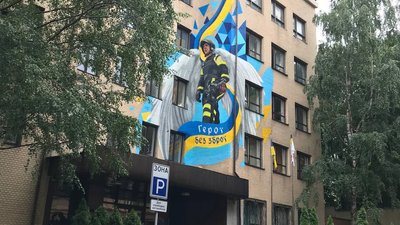 "Герої без зброї" — новий мурал з’явився у Києві "Герої без зброї" — новий мурал з’явився у Києві