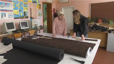 Переселенець із Харкова влаштував на Волині цех з пошиття "розгрузок" для бійців Переселенець із Харкова влаштував на Волині цех з пошиття "розгрузок" для бійців