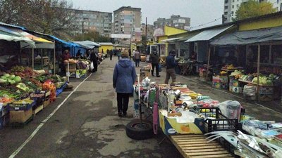 Як дотримуються протиепідемічних правил на ринках Кропивницького Як дотримуються протиепідемічних правил на ринках Кропивницького