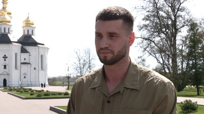 У Чернігові в останню путь провели снайпера Юрія Калмикова У Чернігові в останню путь провели снайпера Юрія Калмикова