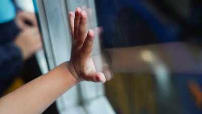 Чотирирічна дитина випала з вікна другого поверху на Рівненщині