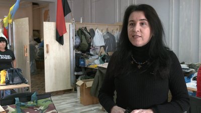 "Працюємо до перемоги". На Івано-Франківщині волонтери шиють каремати для бійців