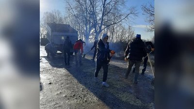 Після 20 років очікування: у прикарпатській громаді люди самотужки ремонтували дороги Після 20 років очікування: у прикарпатській громаді люди самотужки ремонтували дороги