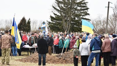 У Коропі провели в останню путь Ярослава Лопатка, що загинув у бою під Харковом У Коропі провели в останню путь Ярослава Лопатка, що загинув у бою під Харковом