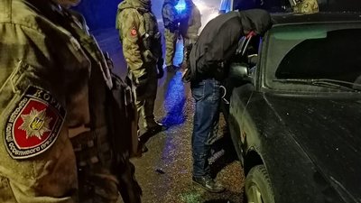 У Житомирській області за грабіж затримали трьох чоловіків