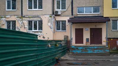 У Дніпрі на Пеермозі демонтують зруйновані ракетою під`їзди У Дніпрі на Пеермозі демонтують зруйновані ракетою під`їзди