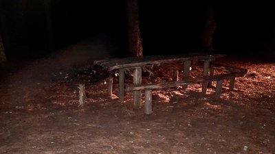 Вивезли до лісу і залишили: на Херсонщині поліцейські добу шукали чоловіка, якого викрали невідомі