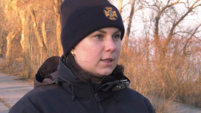 Катаються на ковзанах та рибалять: попри небезпеку відлиги дніпряни виходять на замерзлу річку Катаються на ковзанах та рибалять: попри небезпеку відлиги дніпряни виходять на замерзлу річку