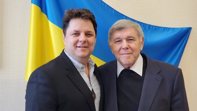 Ректор Миколаївського національного університету імені В. О. Сухомлинського Валерій Будак (праворуч) Ректор Миколаївського національного університету імені В. О. Сухомлинського Валерій Будак (праворуч)