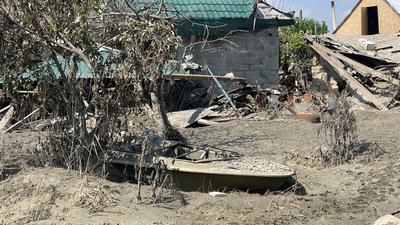Нафтогавань та Гідропарк: як люди долають наслідки підриву Каховської ГЕС у найбільш затоплених районах Херсона Нафтогавань та Гідропарк: як люди долають наслідки підриву Каховської ГЕС у найбільш затоплених районах Херсона