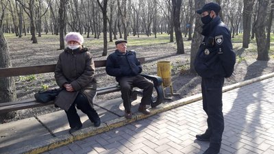 Життя кропивничан в умовах карантину: поліцейські проводять з мешканцями профілактичні бесіди