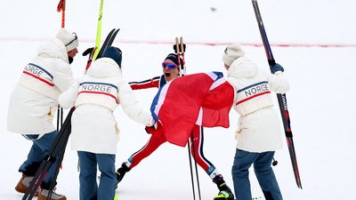 Олімпіада-2026: збірна Норвегії святкує перемогу в жіночій естафеті з лижних перегонів