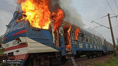 Електропоїзд Одеської залізниці зайнявся Електропоїзд Одеської залізниці зайнявся