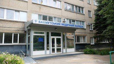 Навчальні заклади почали приймати документи від абітурієнтів з ОРДЛО