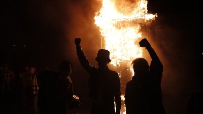 У Парижі почалися сутички з поліцією У Парижі почалися сутички з поліцією