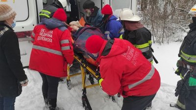 Як працюють ДСНС та "швидка допомога" під час негоди на Харківщині Як працюють ДСНС та "швидка допомога" під час негоди на Харківщині