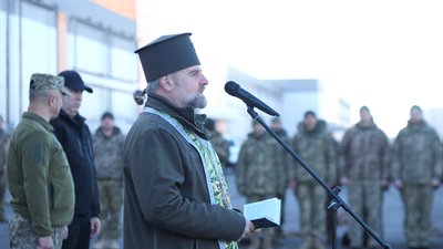 Вручили ордени та медалі: у Черкасах нагородили бійців тероборони Вручили ордени та медалі: у Черкасах нагородили бійців тероборони