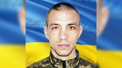 На Буковині прощаються з військовим Іваном Назарієм, який загинув на війні