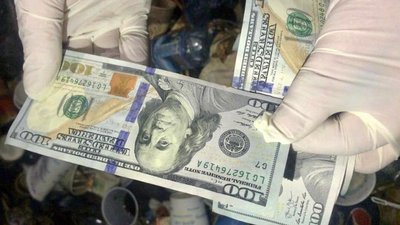 Прикарпатські правоохоронці затримали водія, який під пасажирським сидінням перевозив чоловіка в ЄС Прикарпатські правоохоронці затримали водія, який під пасажирським сидінням перевозив чоловіка в ЄС